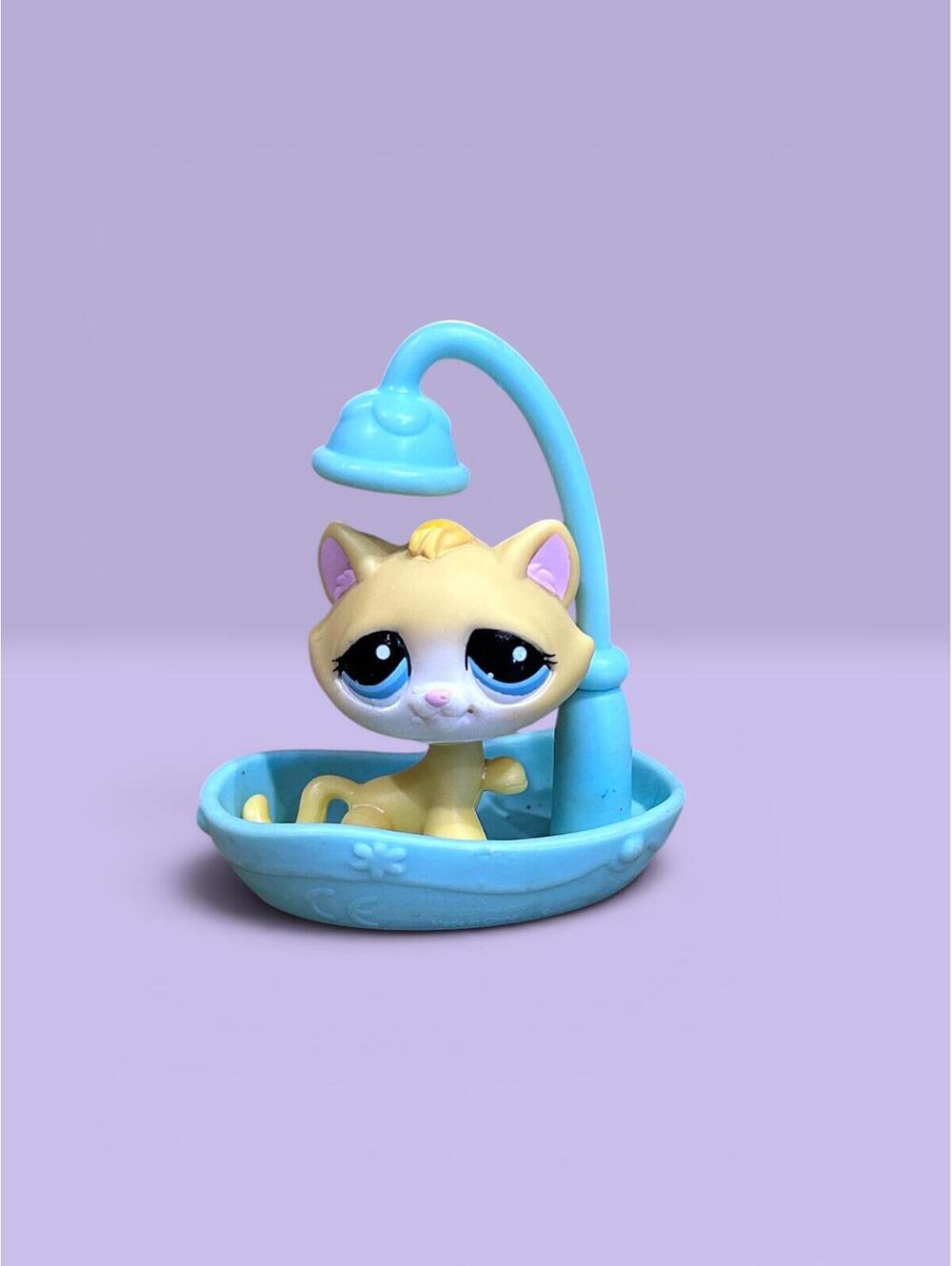 Littlest Pet Shop LPS Tabby Kitten Cat #1035 with Shower Accessory